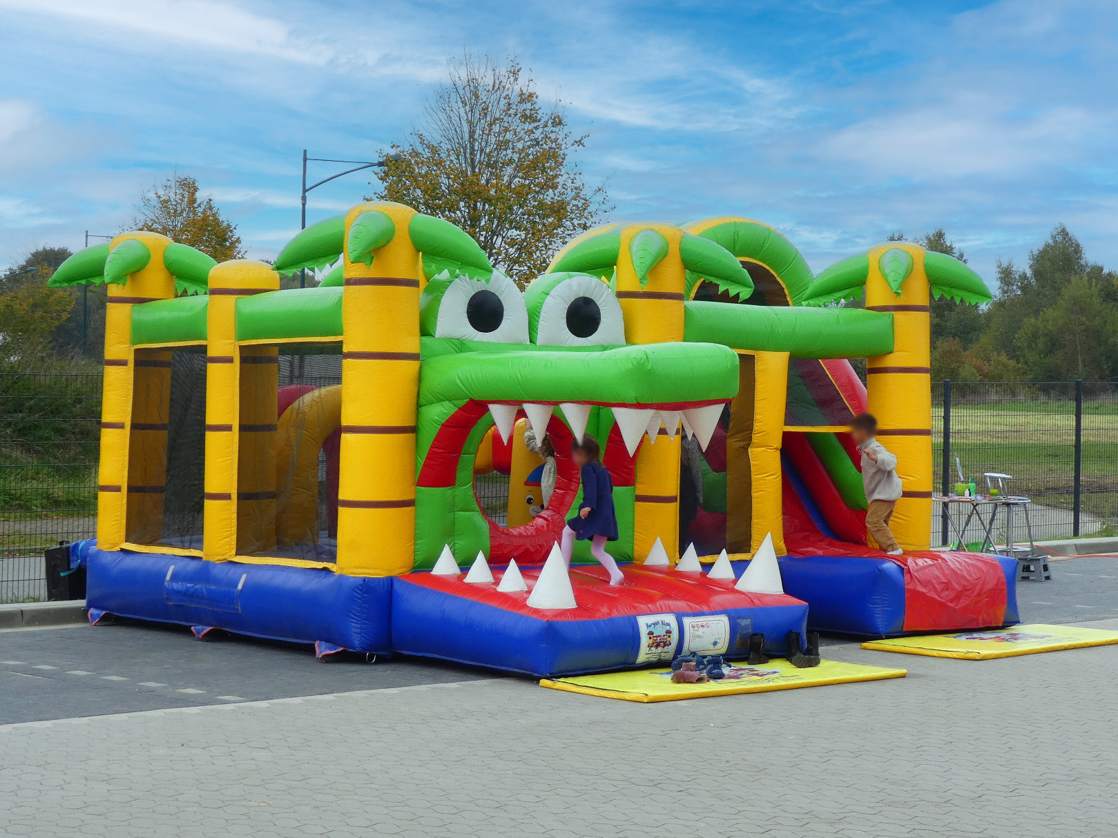 Unser Herbstfest 2022 - die H&uuml;pfburg